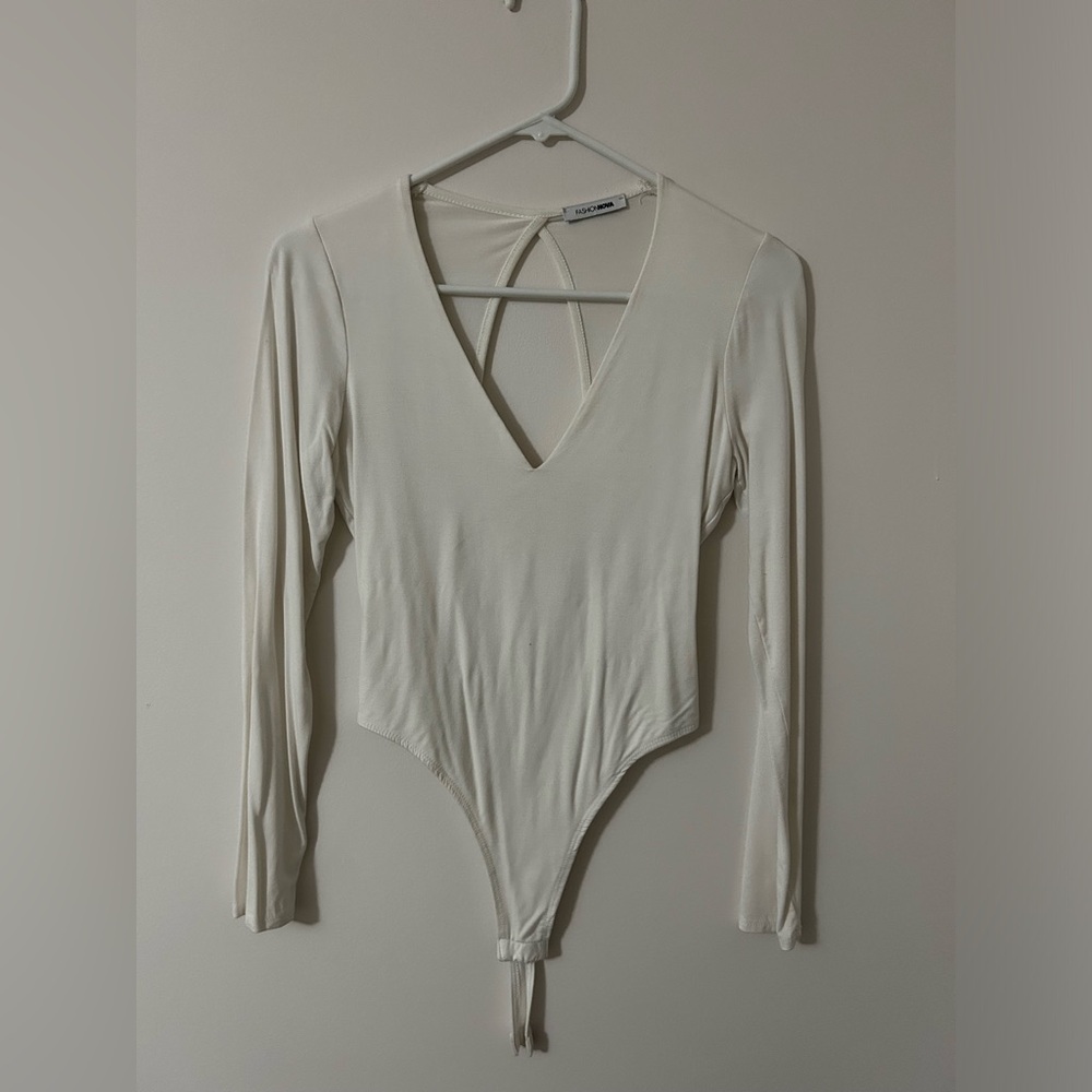 Fashion Nova Cream Long Sleeve V-Neck Bodysuit